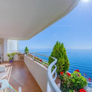 Beachfront Center Apartment Marbella